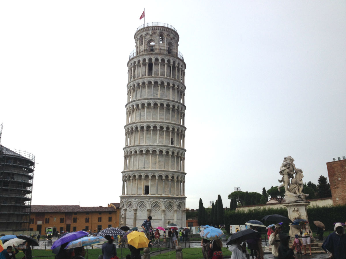 lutande-tornet-pisa-italien