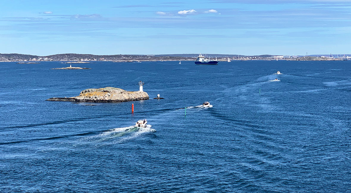 Trädgårdsarbete och guldkantad tillvaro