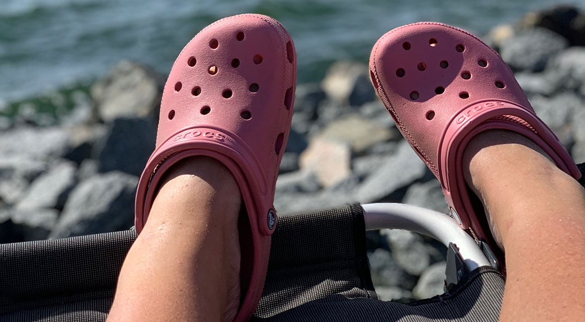 rosa crocs