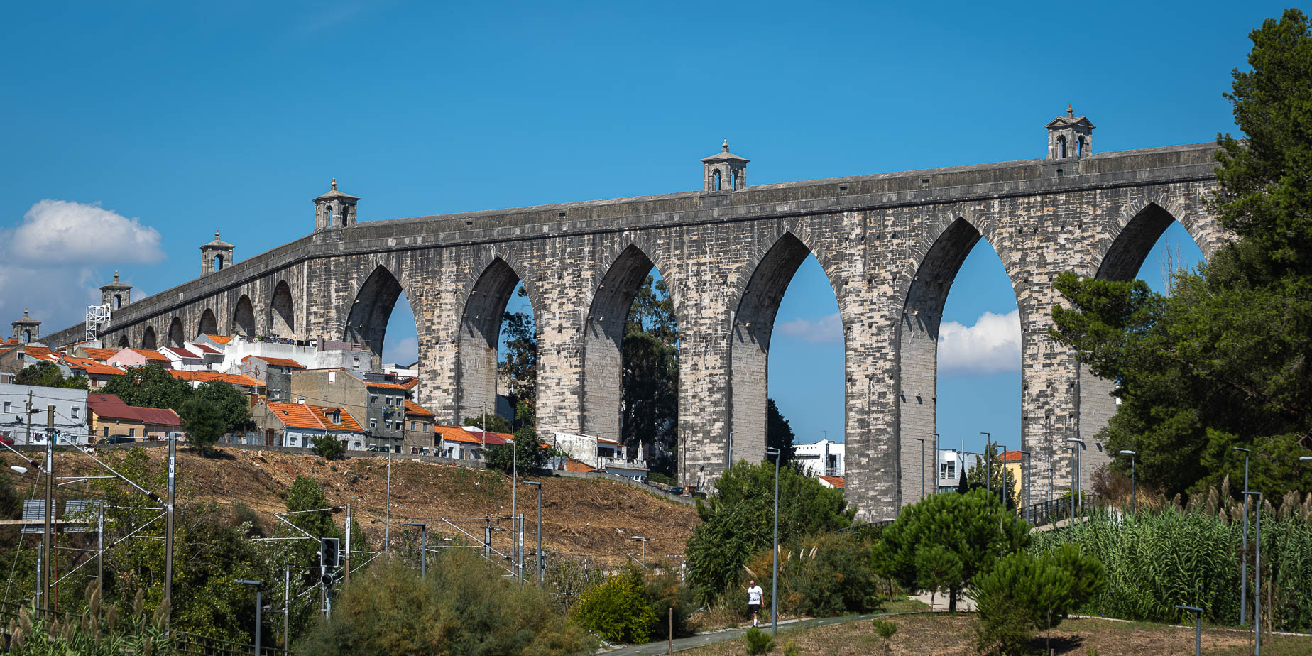 Vandring till akvedukten i Lissabon