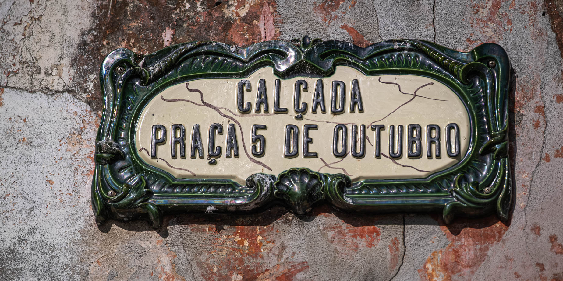 Gator, kakel & hus i Caldas da Rainha